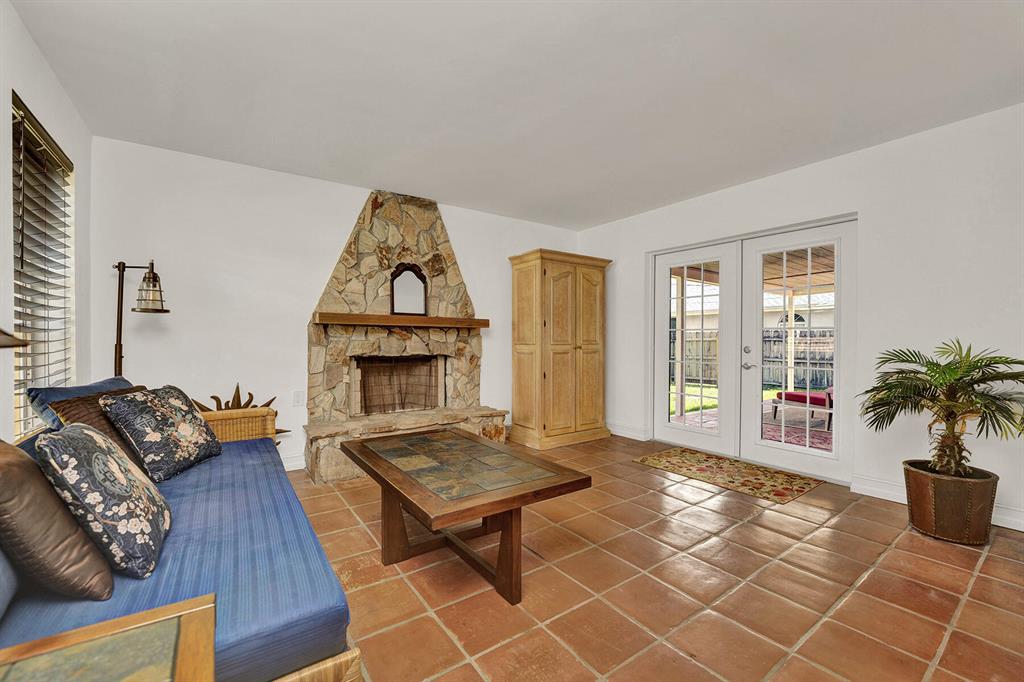 COUNTRY CLUB ACRES 4 - Residential