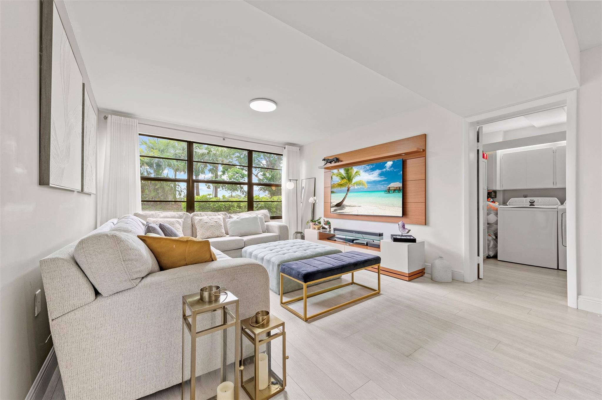 6061 Balboa Cir 103