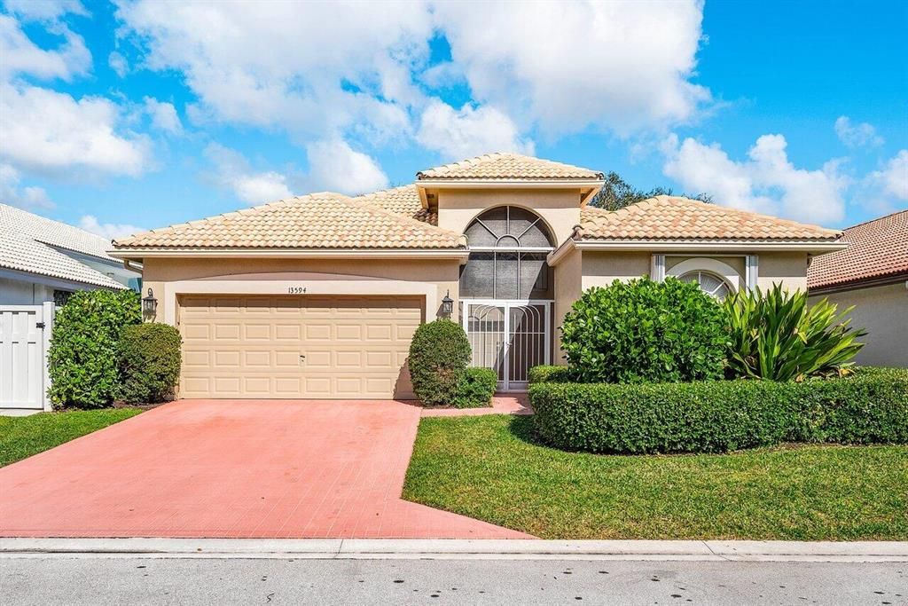 Photo of 13594 Paisley Drive, Delray Beach, FL 33446 (MLS # R10863220)