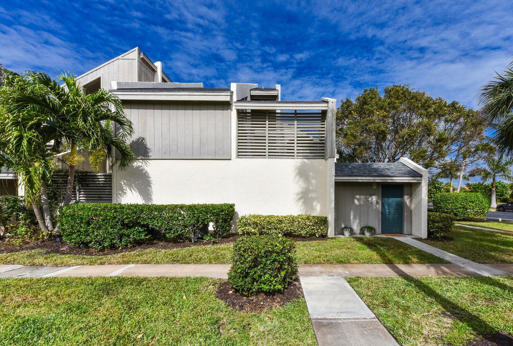 Photo of 1605 S Us Highway 1 #Sl3g, Jupiter, FL 33477 (MLS # B26030337)
