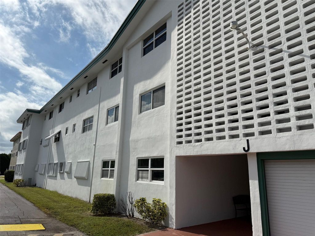 Photo of 5300 Washington St #118, Hollywood, FL 33021 (MLS # F10539615)