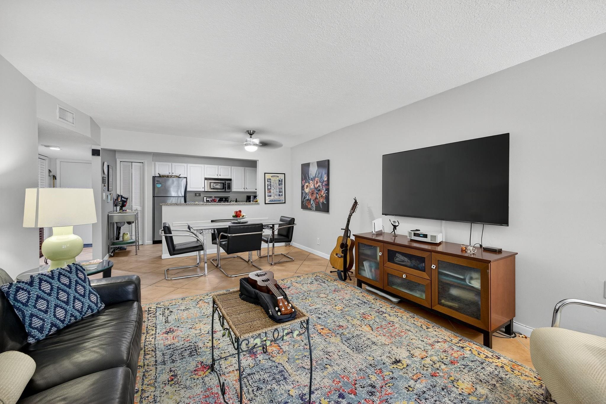 Coral Springs, Florida 33065, United States, 2 Bedrooms Bedrooms, ,2 BathroomsBathrooms,Residential,Pending,209476