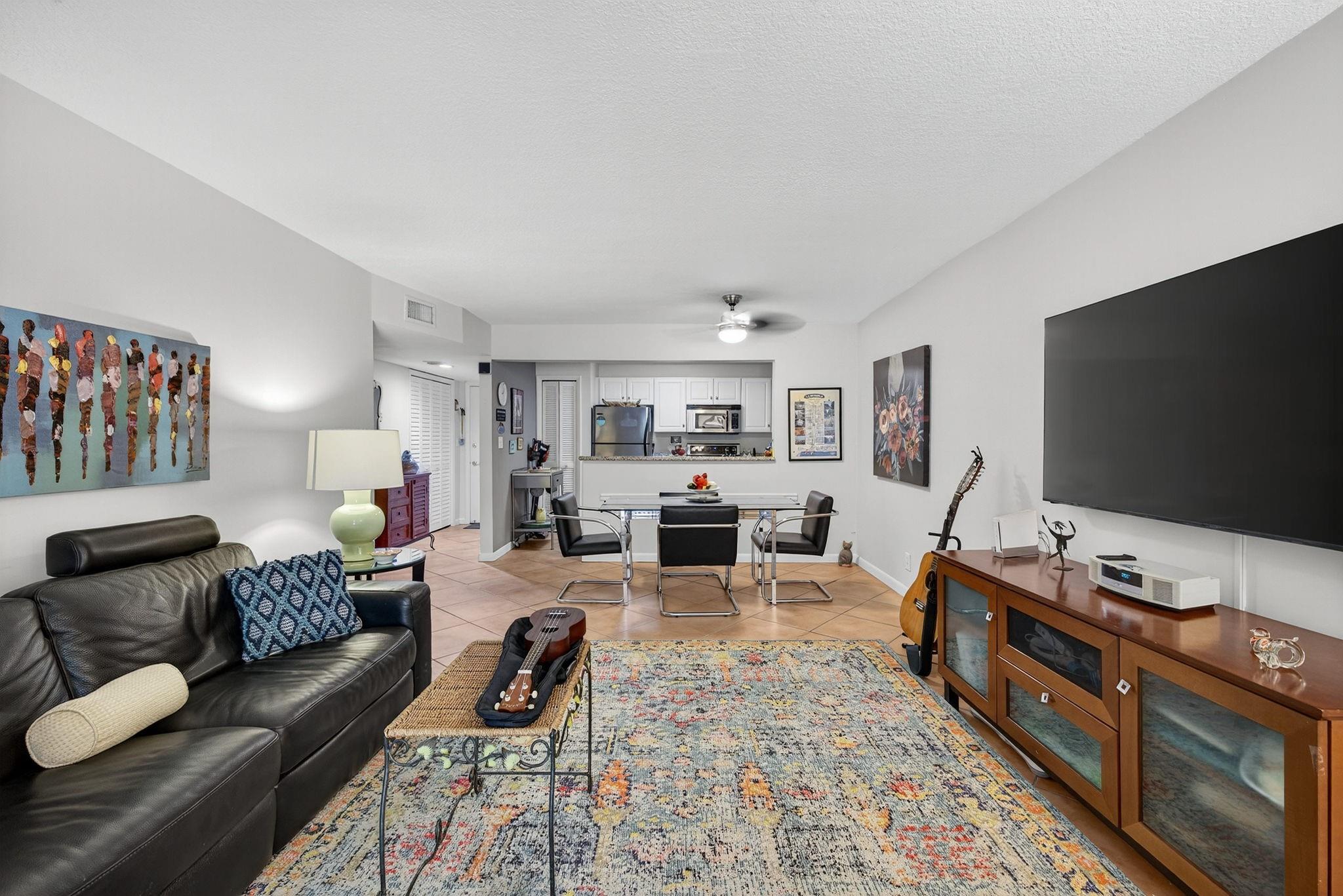 Coral Springs, Florida 33065, United States, 2 Bedrooms Bedrooms, ,2 BathroomsBathrooms,Residential,Pending,209476