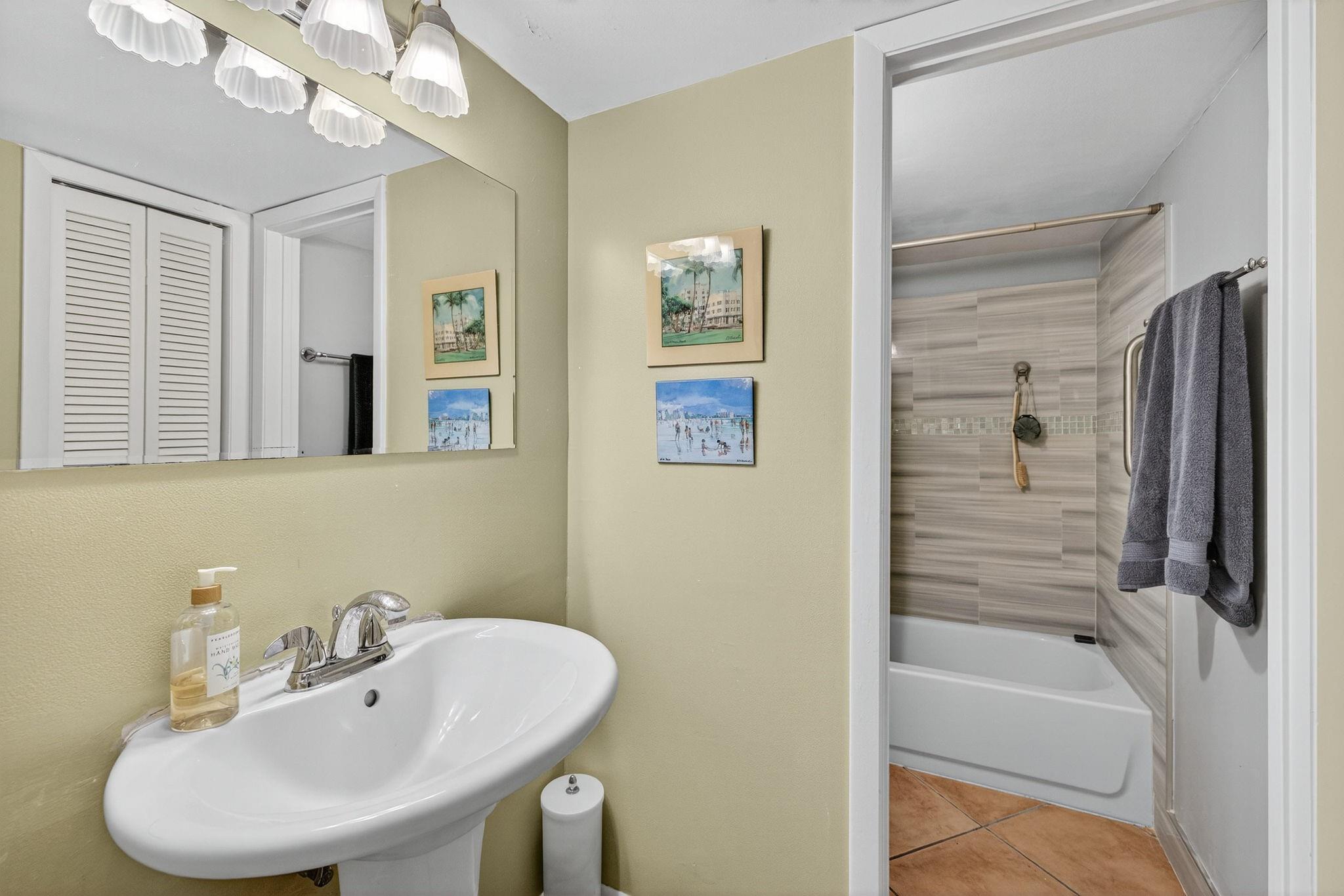 Coral Springs, Florida 33065, United States, 2 Bedrooms Bedrooms, ,2 BathroomsBathrooms,Residential,Pending,209476