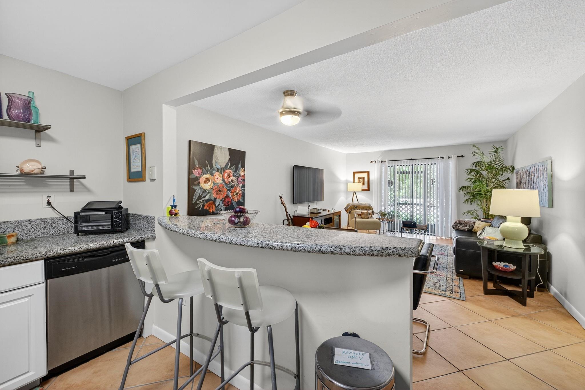 Coral Springs, Florida 33065, United States, 2 Bedrooms Bedrooms, ,2 BathroomsBathrooms,Residential,Pending,209476