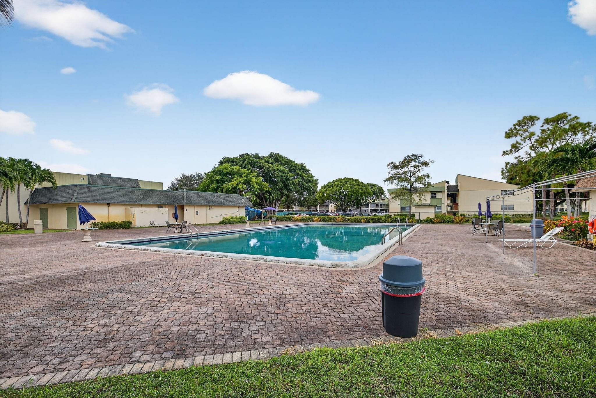 Coral Springs, Florida 33065, United States, 2 Bedrooms Bedrooms, ,2 BathroomsBathrooms,Residential,Pending,209476