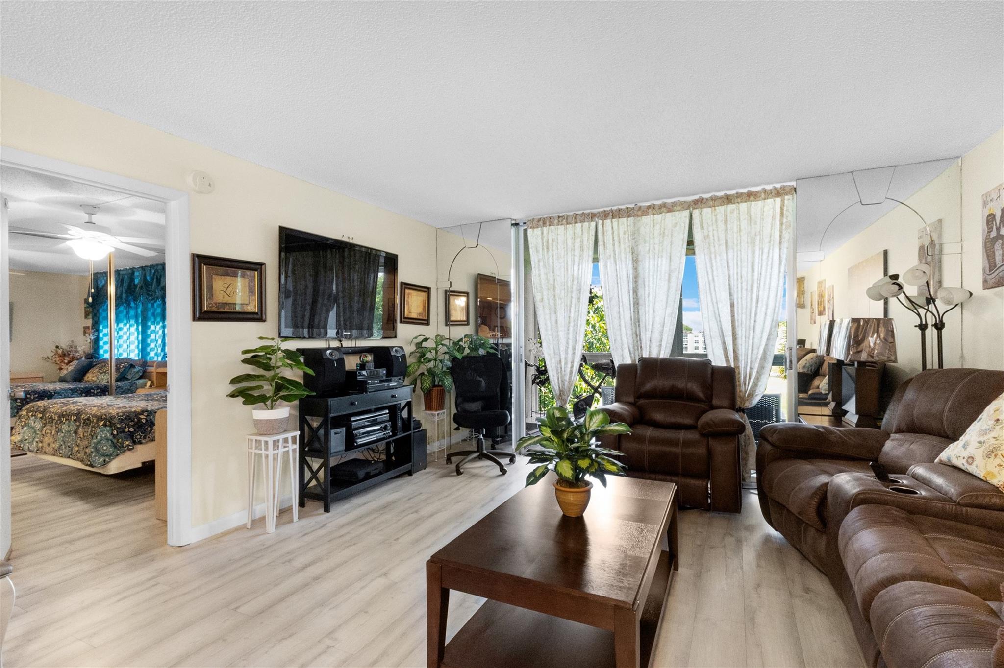PALM SPRINGS 2 - Residential