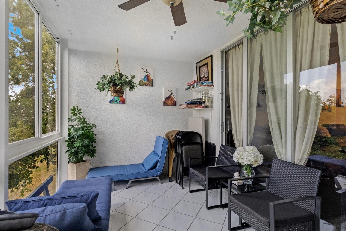 PALM SPRINGS 2 - Residential