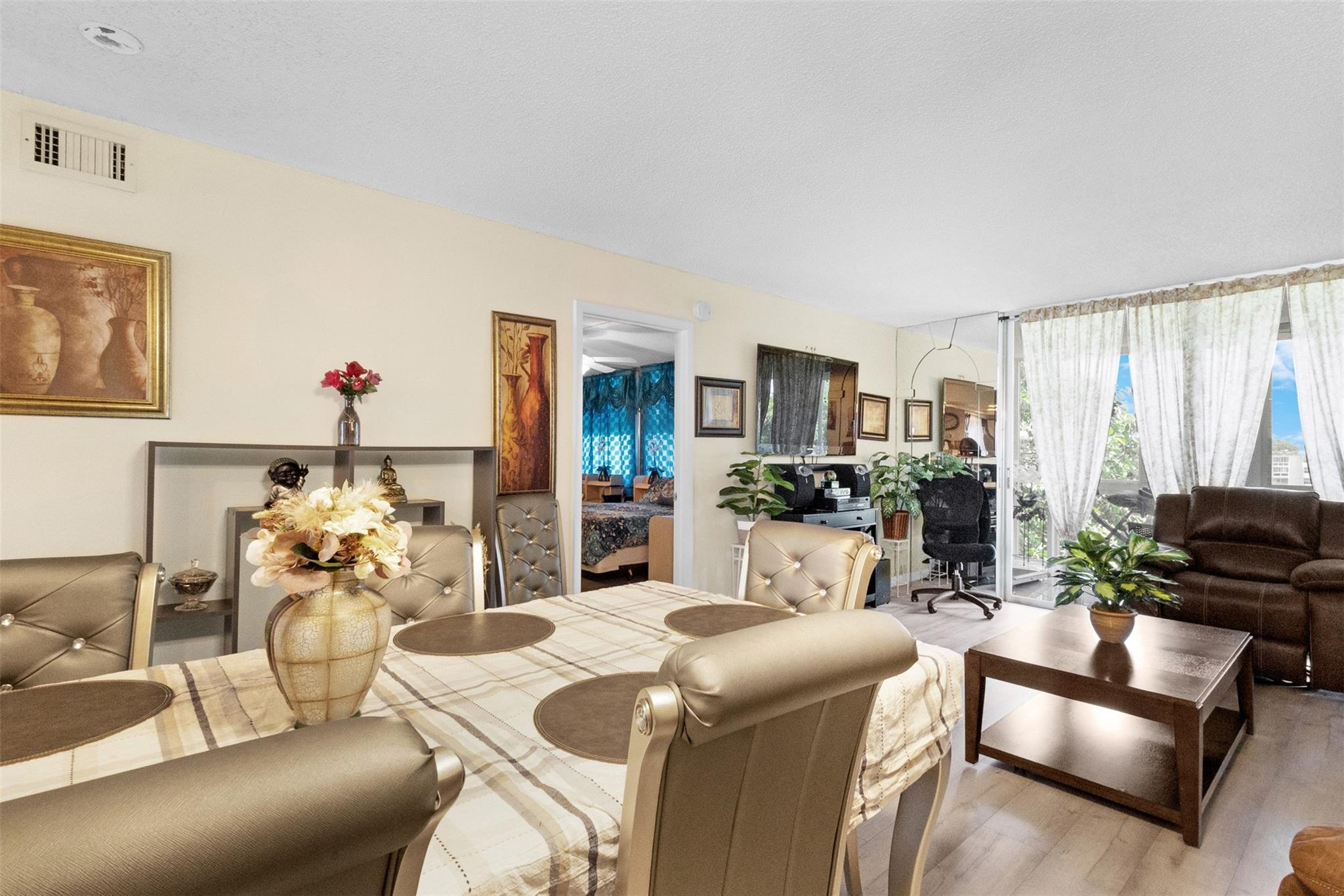 PALM SPRINGS 2 - Residential