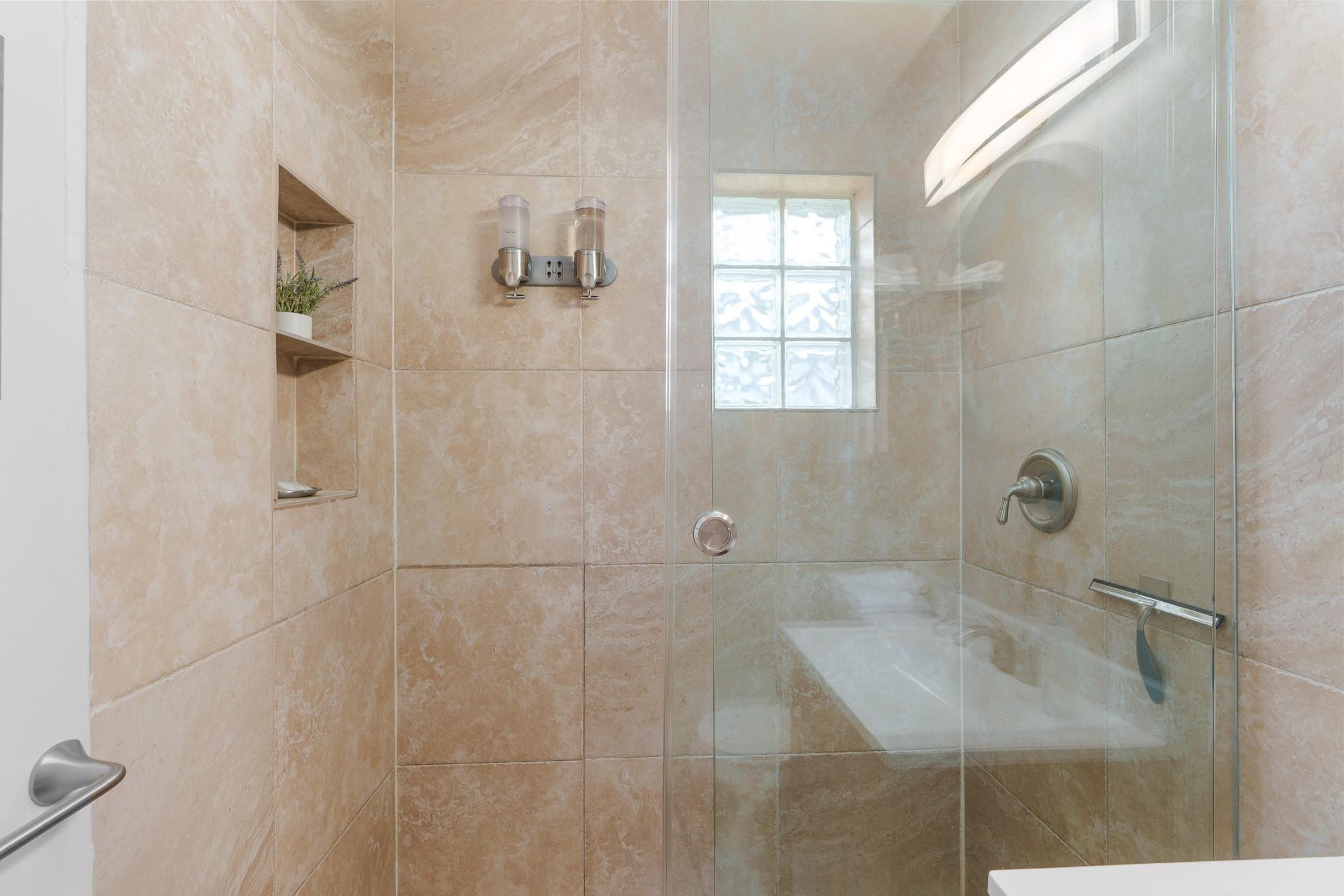 Fort Lauderdale, Florida, 33311, United States, 7 Bedrooms Bedrooms, ,7 BathroomsBathrooms,Residential,Active,2016302