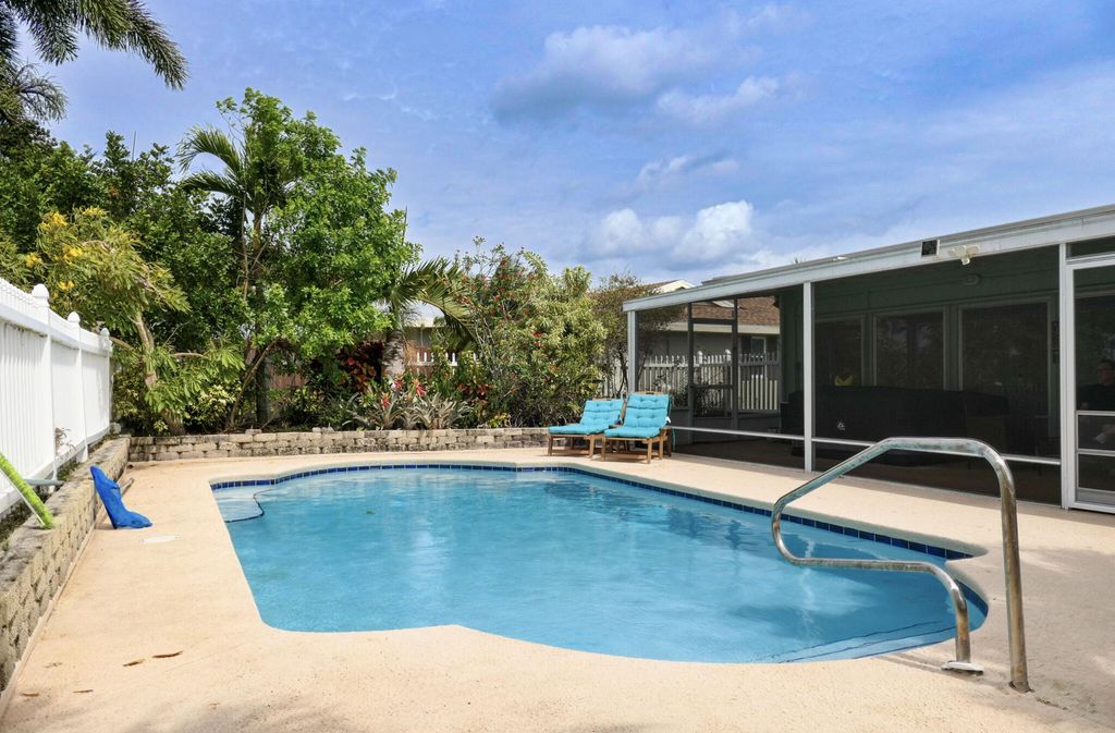 Photo of 1514 SE Westmoreland Boulevard, Port Saint Lucie, FL 34952 (MLS # B26011991)