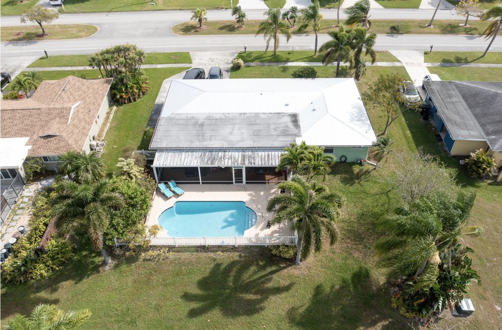 Photo of 1514 SE Westmoreland Boulevard, Port Saint Lucie, FL 34952 (MLS # B26011991)