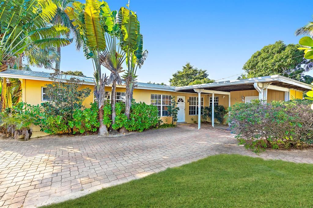 Photo of 367 Elm Avenue, Tequesta, FL 33469 (MLS # R10860026)