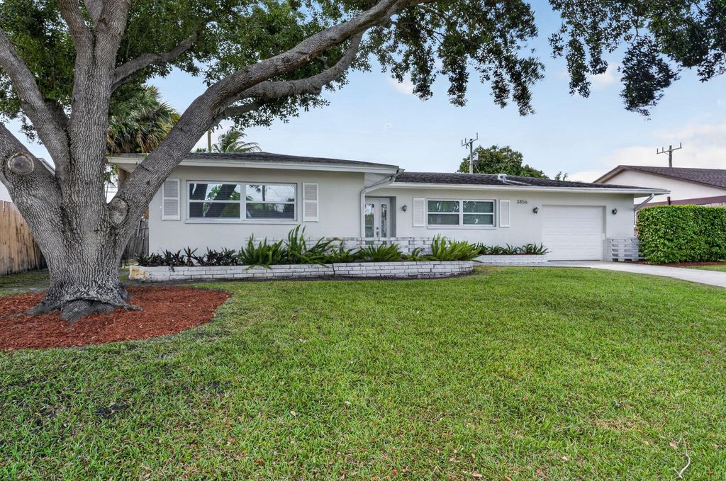 Photo of 3856 Lighthouse Drive, Palm Beach Gardens, FL 33410 (MLS # B26013717)