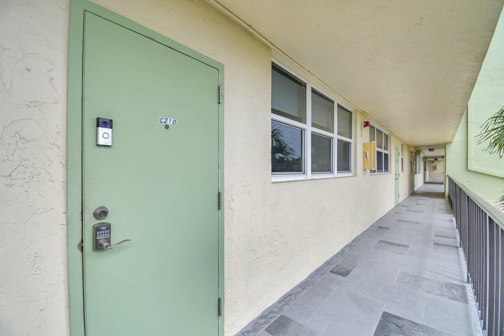 Photo of 5300 NE 24th Terrace #210C, Fort Lauderdale, FL 33308 (MLS # F10505723)