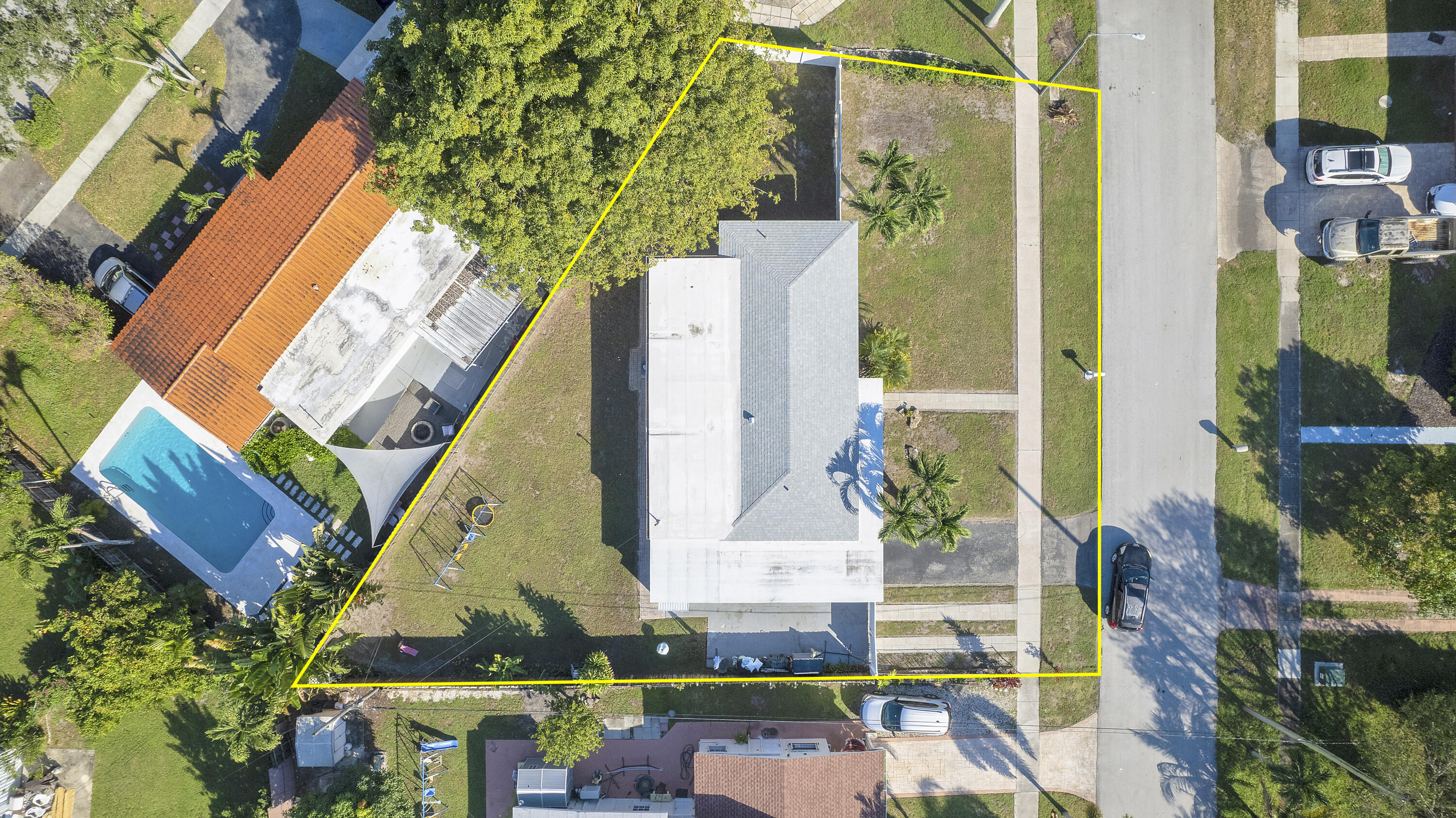 LAUDERDALE GOLF ESTATES - Residential