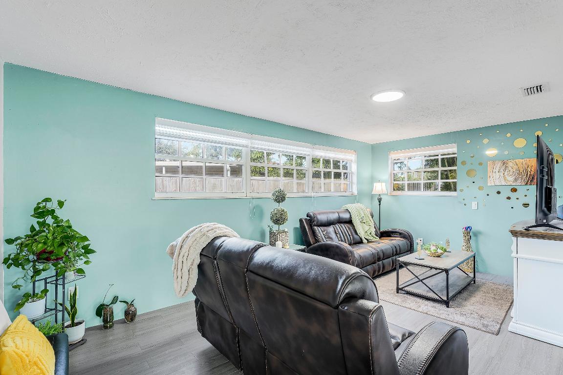 LAUDERDALE GOLF ESTATES - Residential