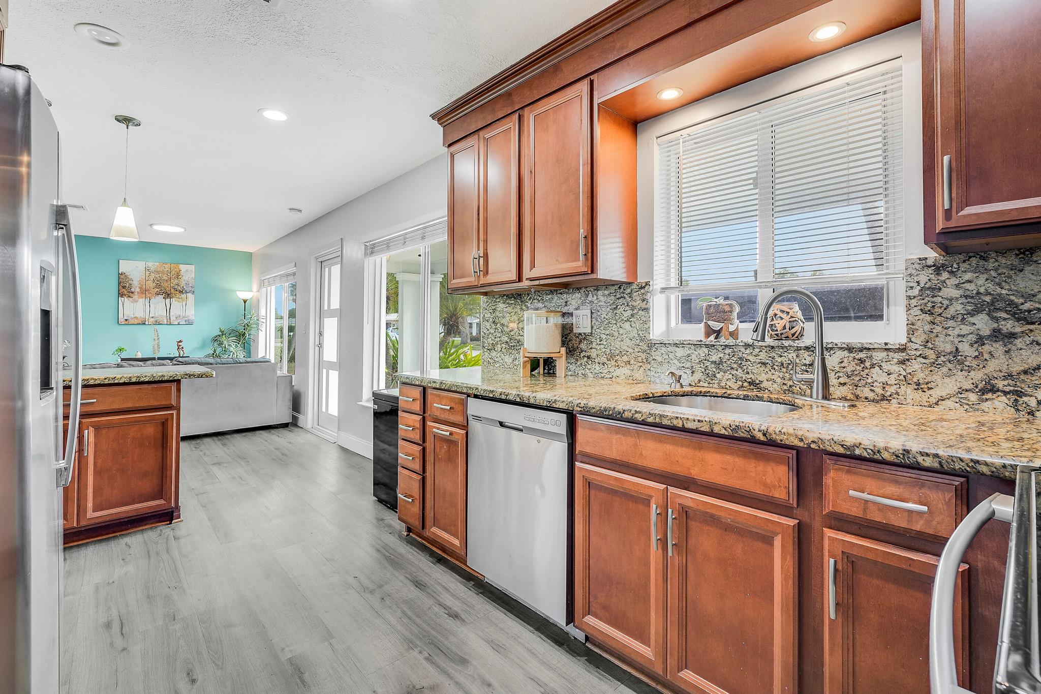 LAUDERDALE GOLF ESTATES - Residential