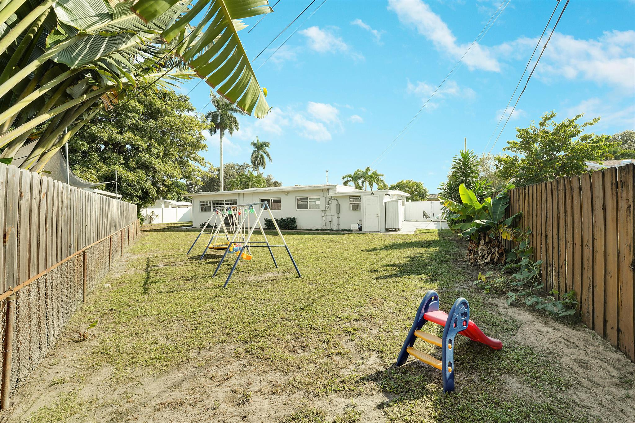 LAUDERDALE GOLF ESTATES - Residential