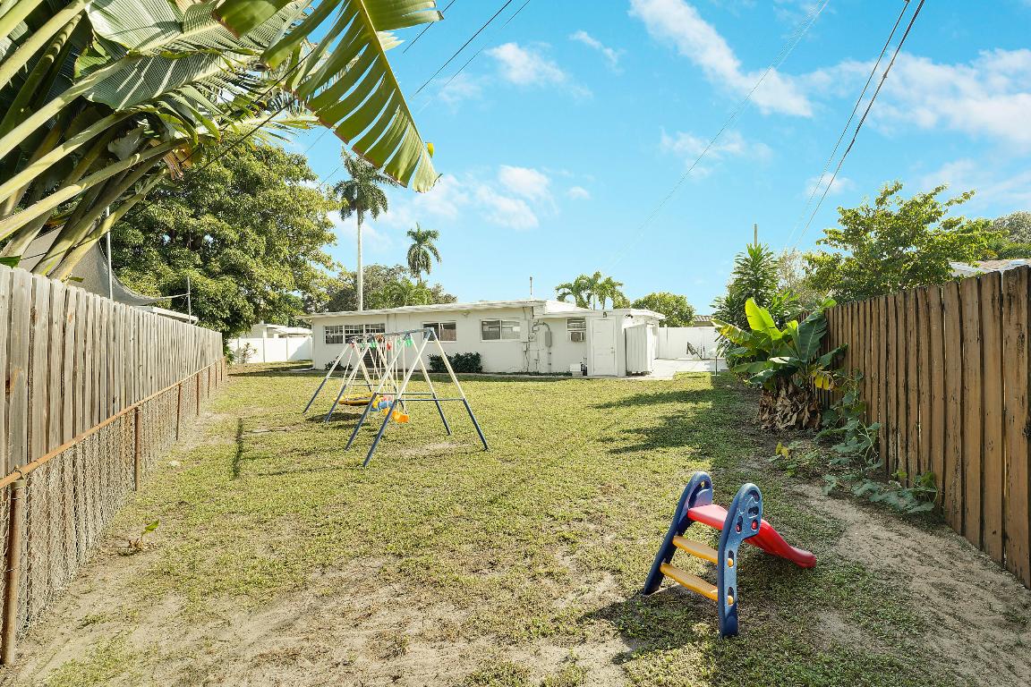 LAUDERDALE GOLF ESTATES - Residential