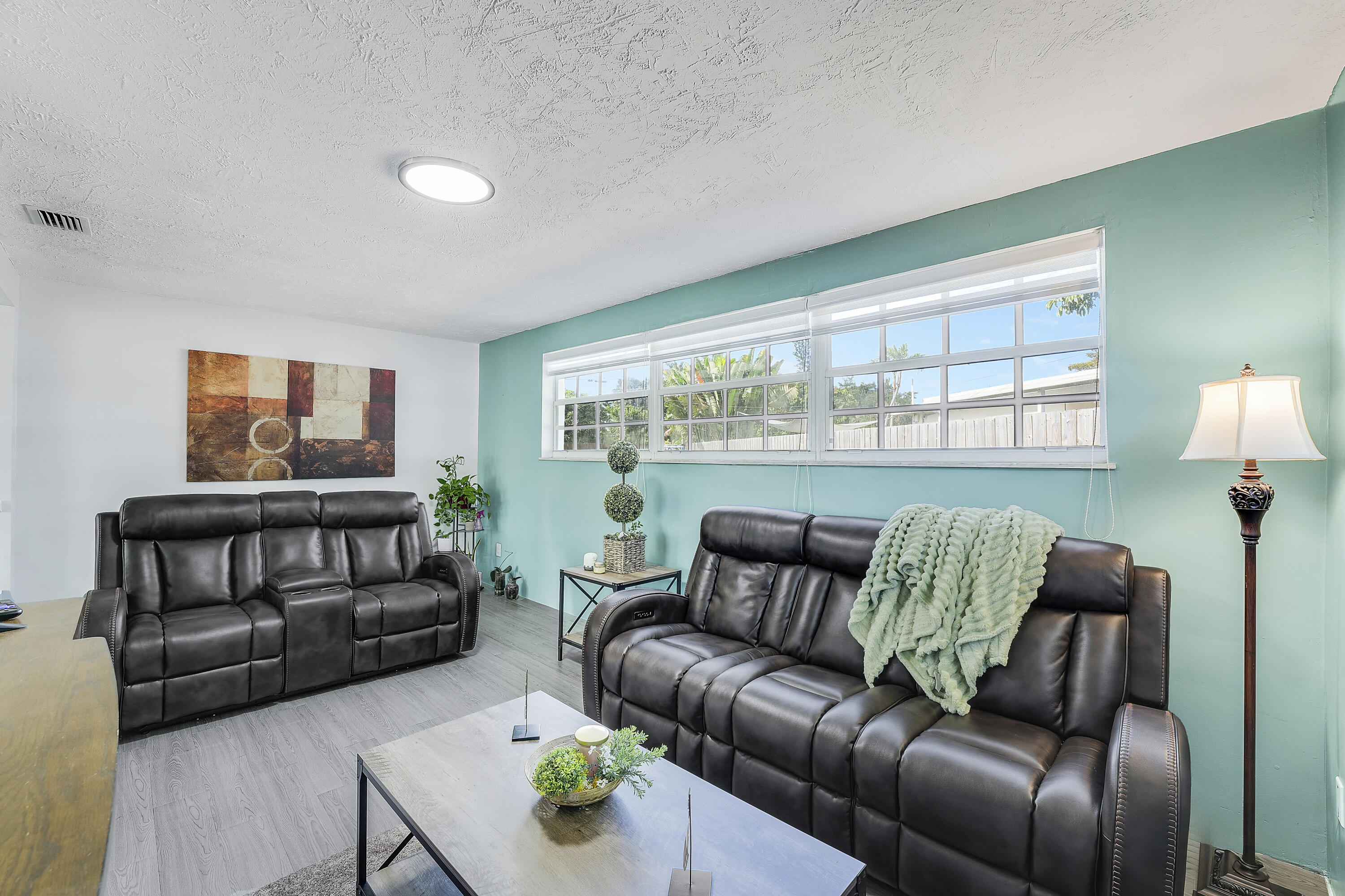 LAUDERDALE GOLF ESTATES - Residential