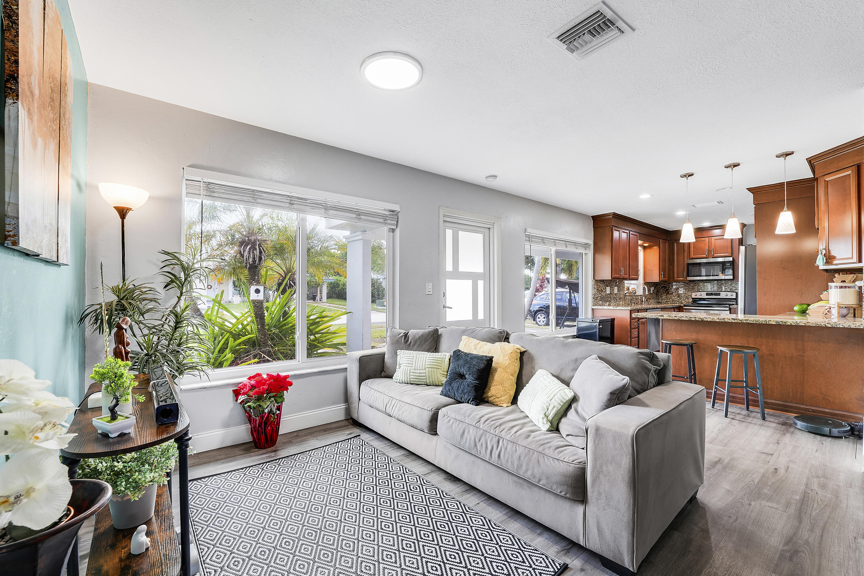 LAUDERDALE GOLF ESTATES - Residential