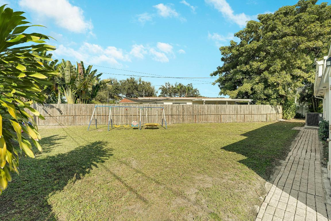 LAUDERDALE GOLF ESTATES - Residential