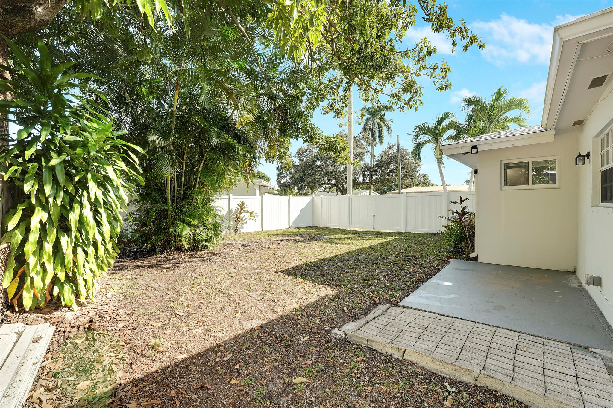 LAUDERDALE GOLF ESTATES - Residential