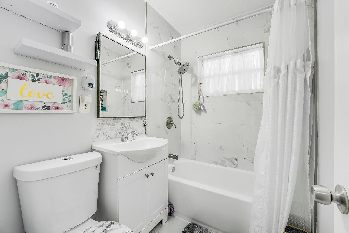 LAUDERDALE GOLF ESTATES - Residential