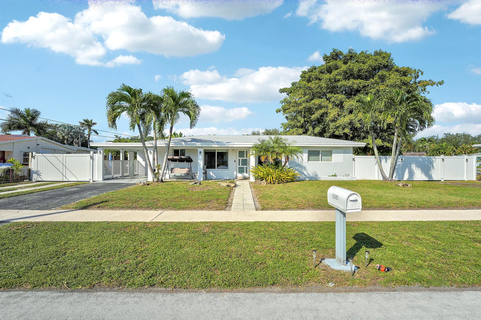 LAUDERDALE GOLF ESTATES - Residential