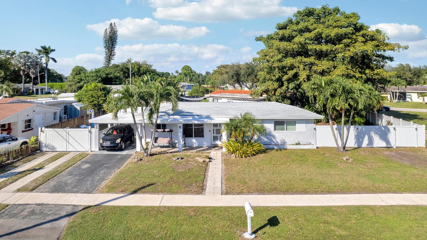 LAUDERDALE GOLF ESTATES - Residential