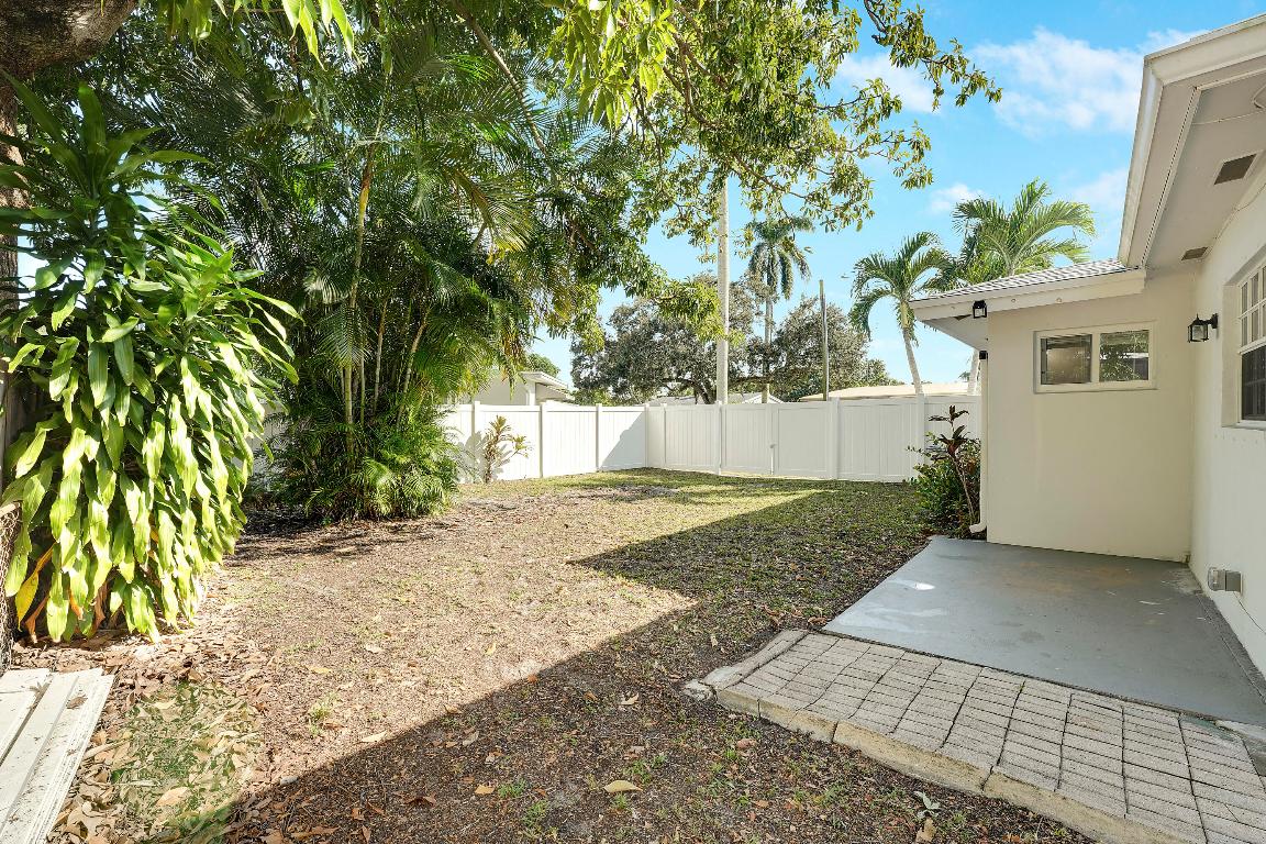 LAUDERDALE GOLF ESTATES - Residential