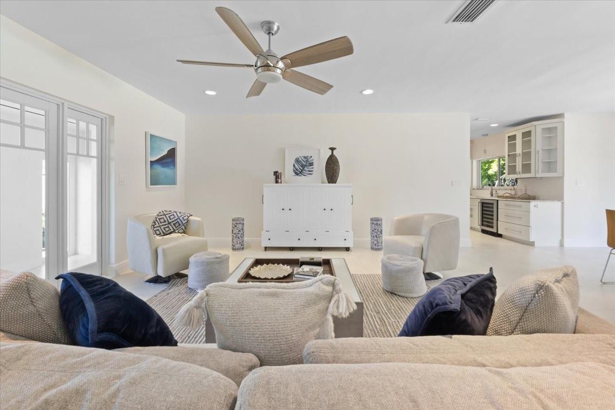 HARBOR BEACH - Residential Lease