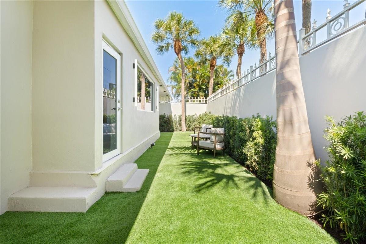 HARBOR BEACH - Residential Lease