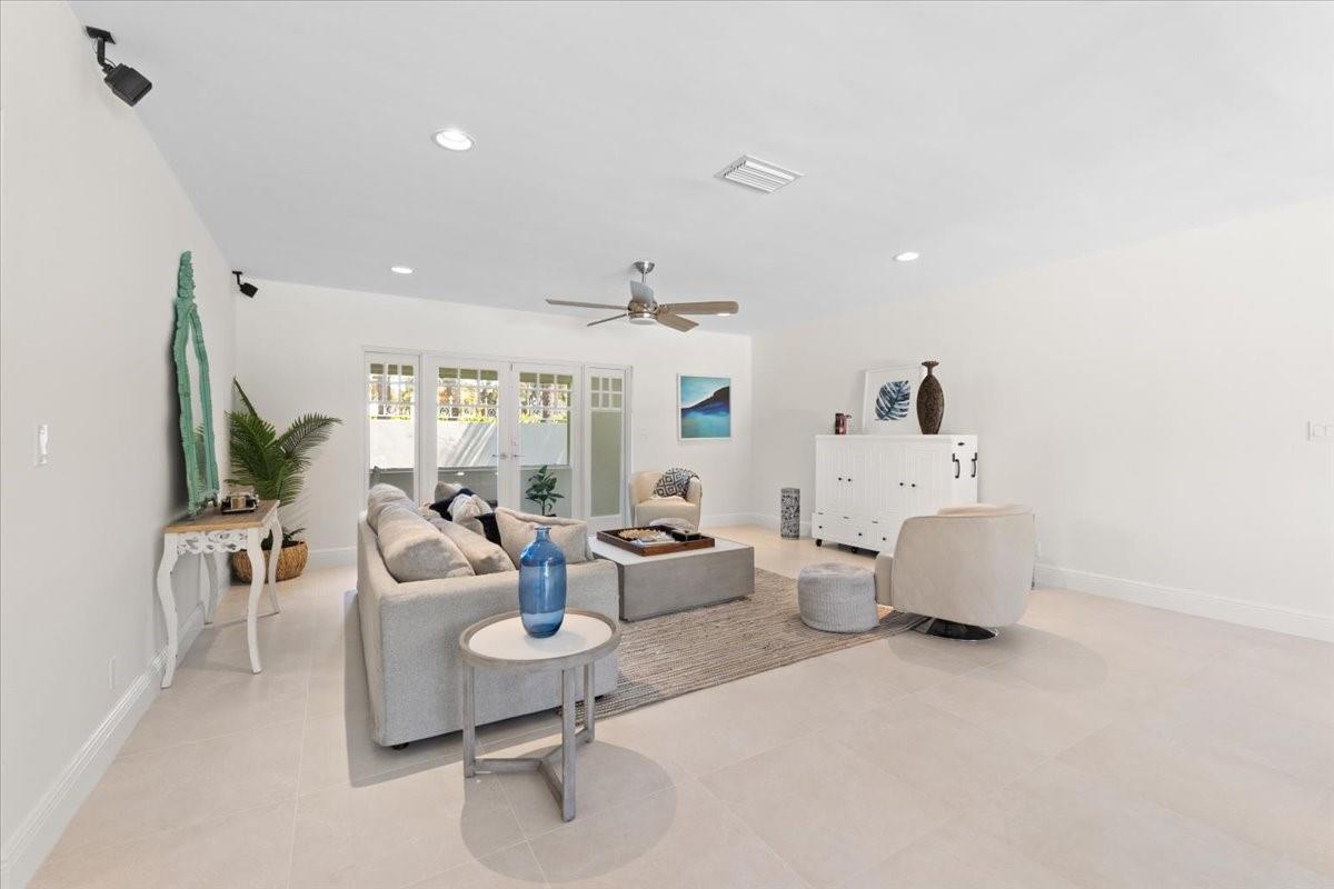 HARBOR BEACH - Residential Lease