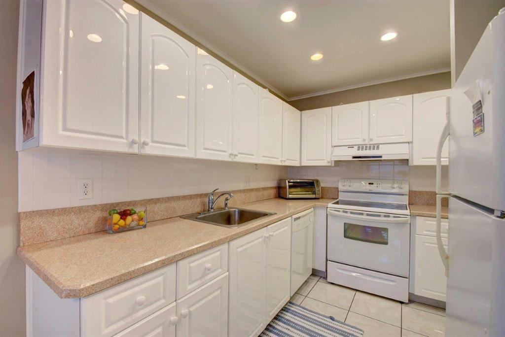 PINES OF DELRAY NORTH - Residential