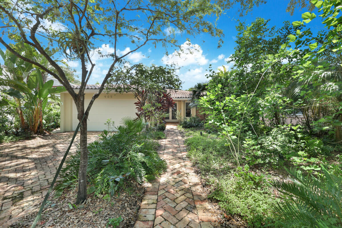 905 Sorolla Avenue