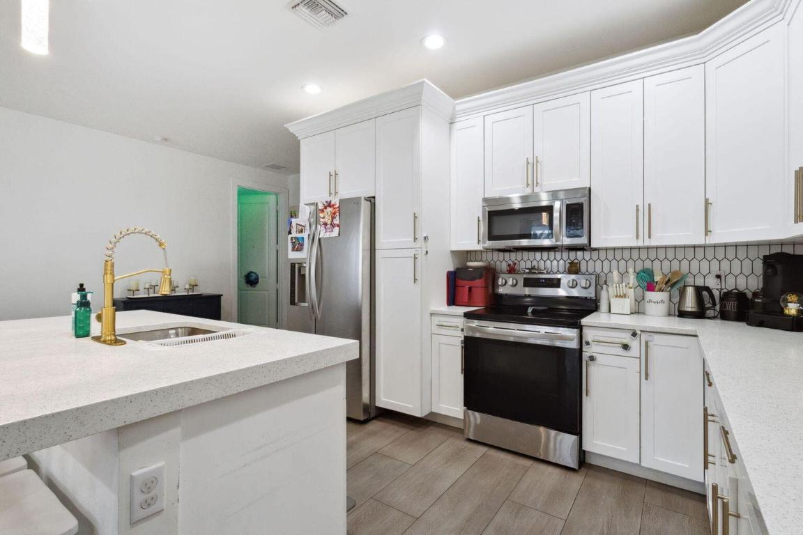 ABYSSINIA PARK - Residential Lease