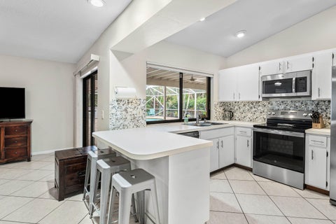Tiny photo for 100 St Davids Way, Wellington, FL 33414 (MLS # B26083291)