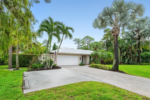 Tiny photo for 100 St Davids Way, Wellington, FL 33414 (MLS # B26083291)