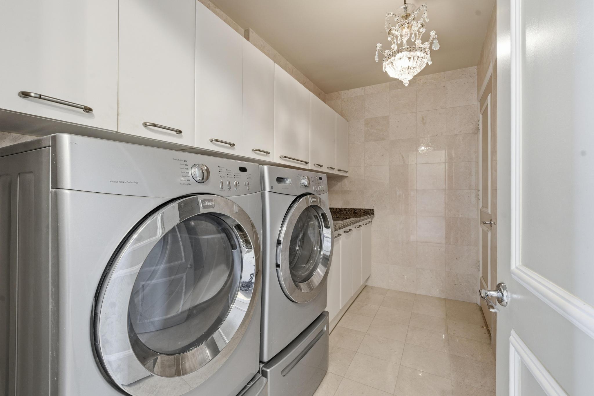 OCEANIA V CONDO - Residential