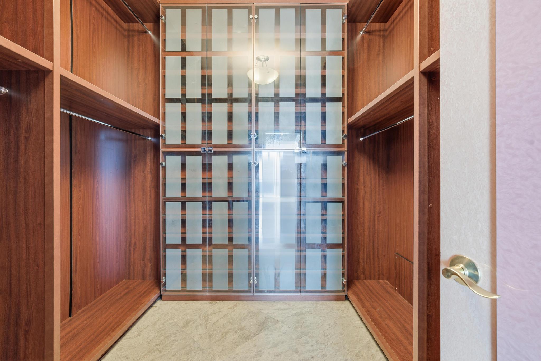 OCEANIA V CONDO - Residential