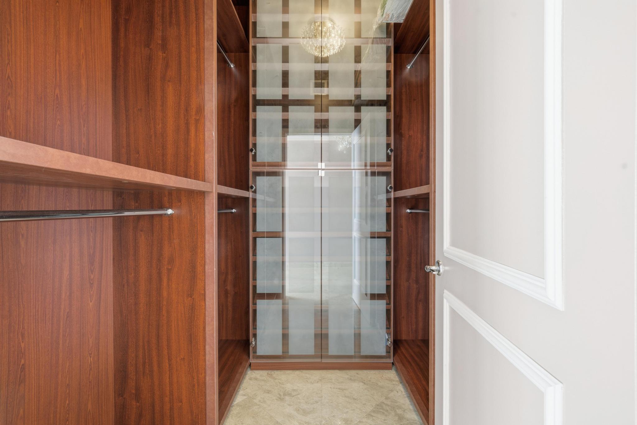 OCEANIA V CONDO - Residential