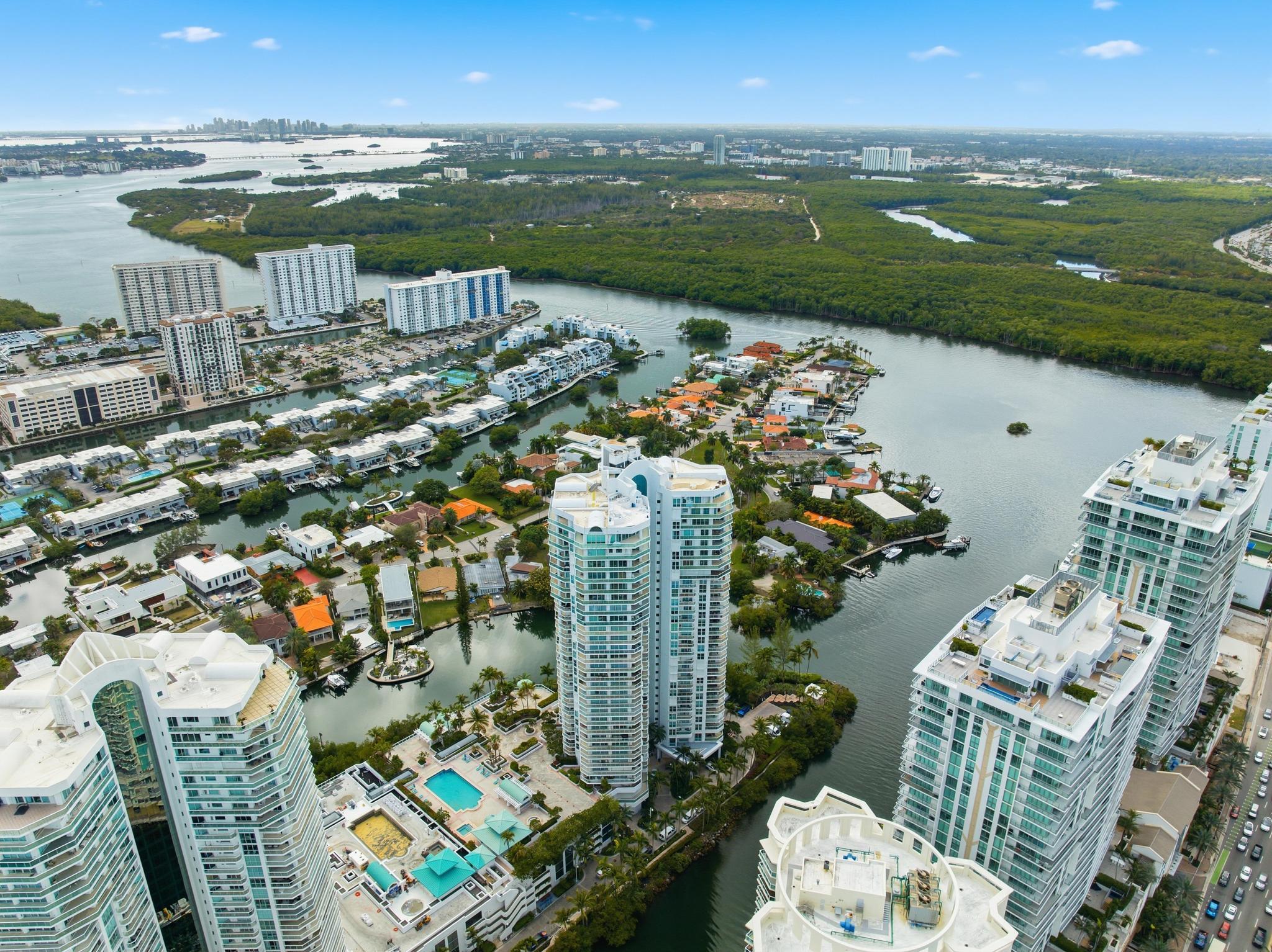 OCEANIA V CONDO - Residential