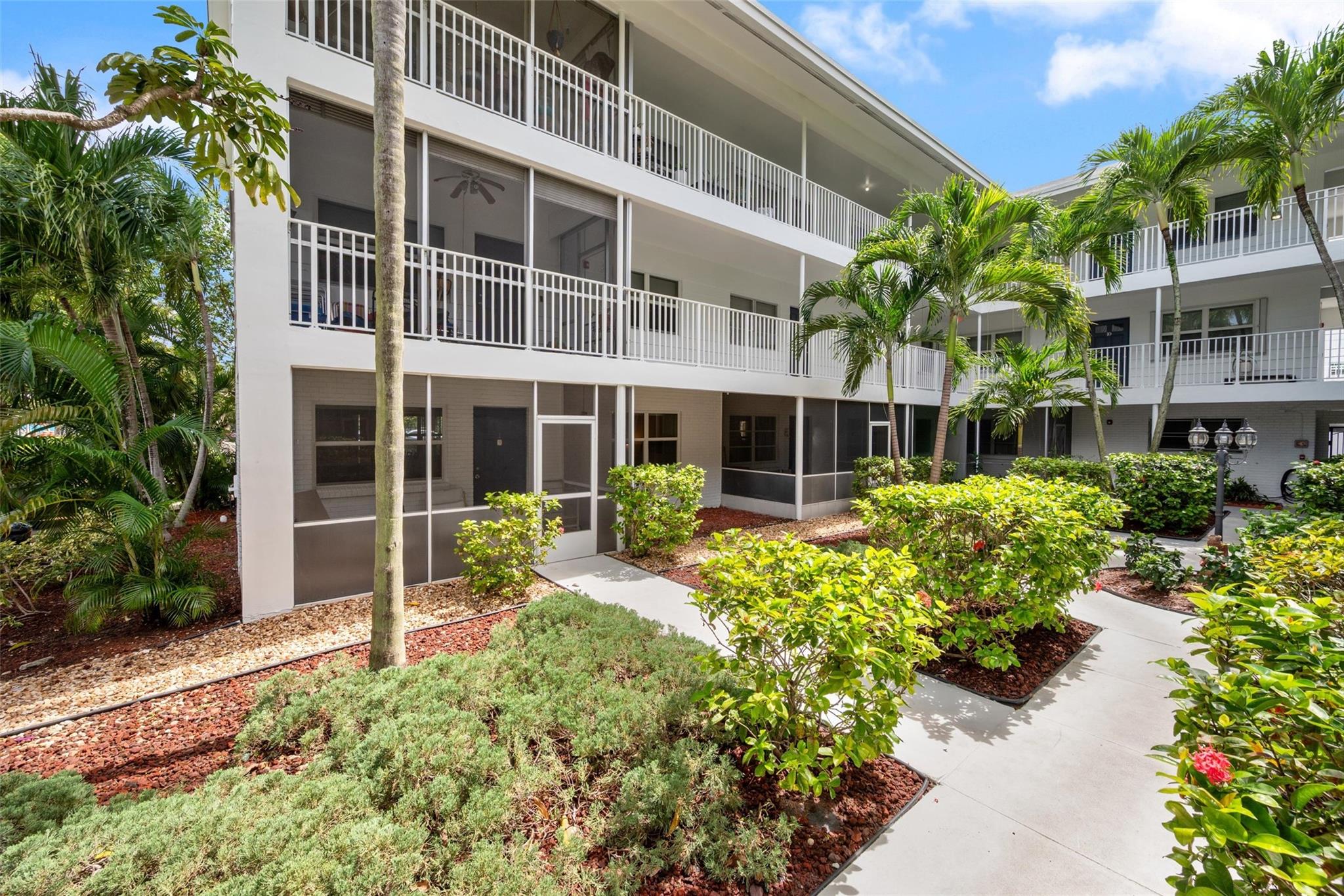 Bavaria Apts.CO-OP - Residential