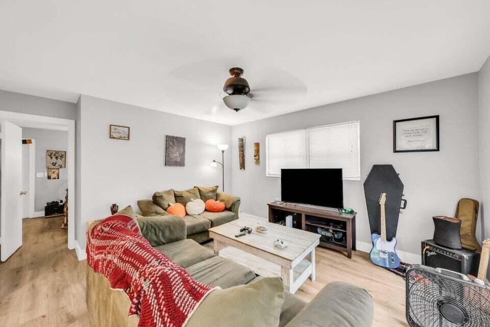 View photos, virtual tours, details... 431 SW 1st Avenue