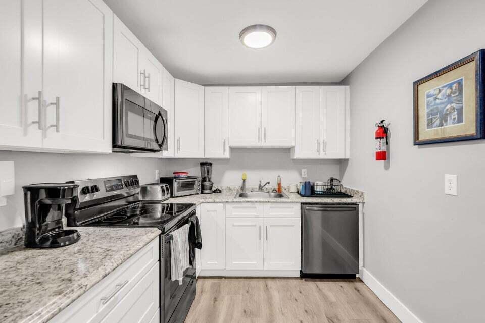 View photos, virtual tours, details... 431 SW 1st Avenue