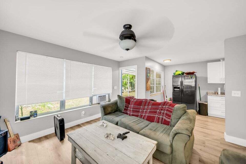 View photos, virtual tours, details... 431 SW 1st Avenue