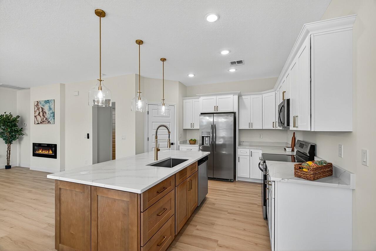 VERO LAKE ESTATES UNIT D - Residential