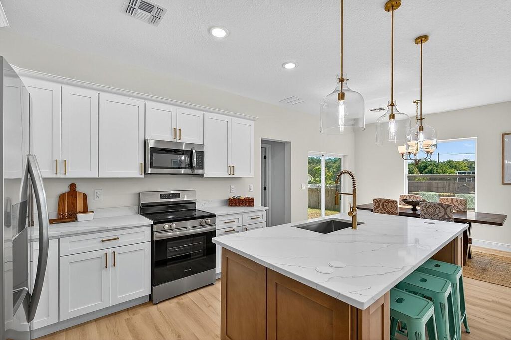 Photo of 8426 E 98th Avenue, Vero Beach, FL 32967 (MLS # R11138043)